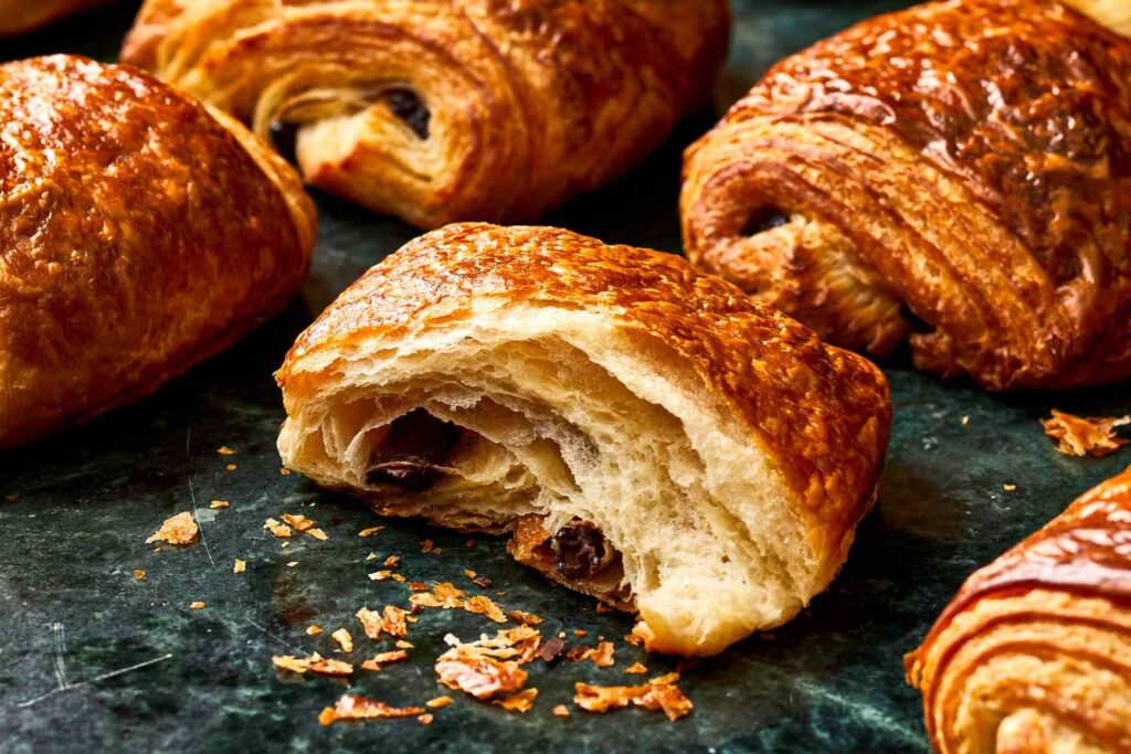 pain-au-chocolat-FT-RECIPE0920-2a11bb8aa5fe42fb8924e0df724f0072