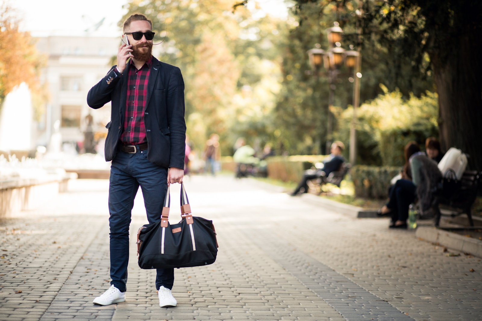 Why Tote Bags Are Becoming Popular in Men’s Fashion