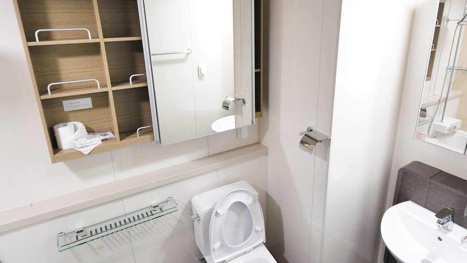 Bathroom fixtures served by connected waste and drainage pipework. Image sourced from the Quick Clear Drainage website.